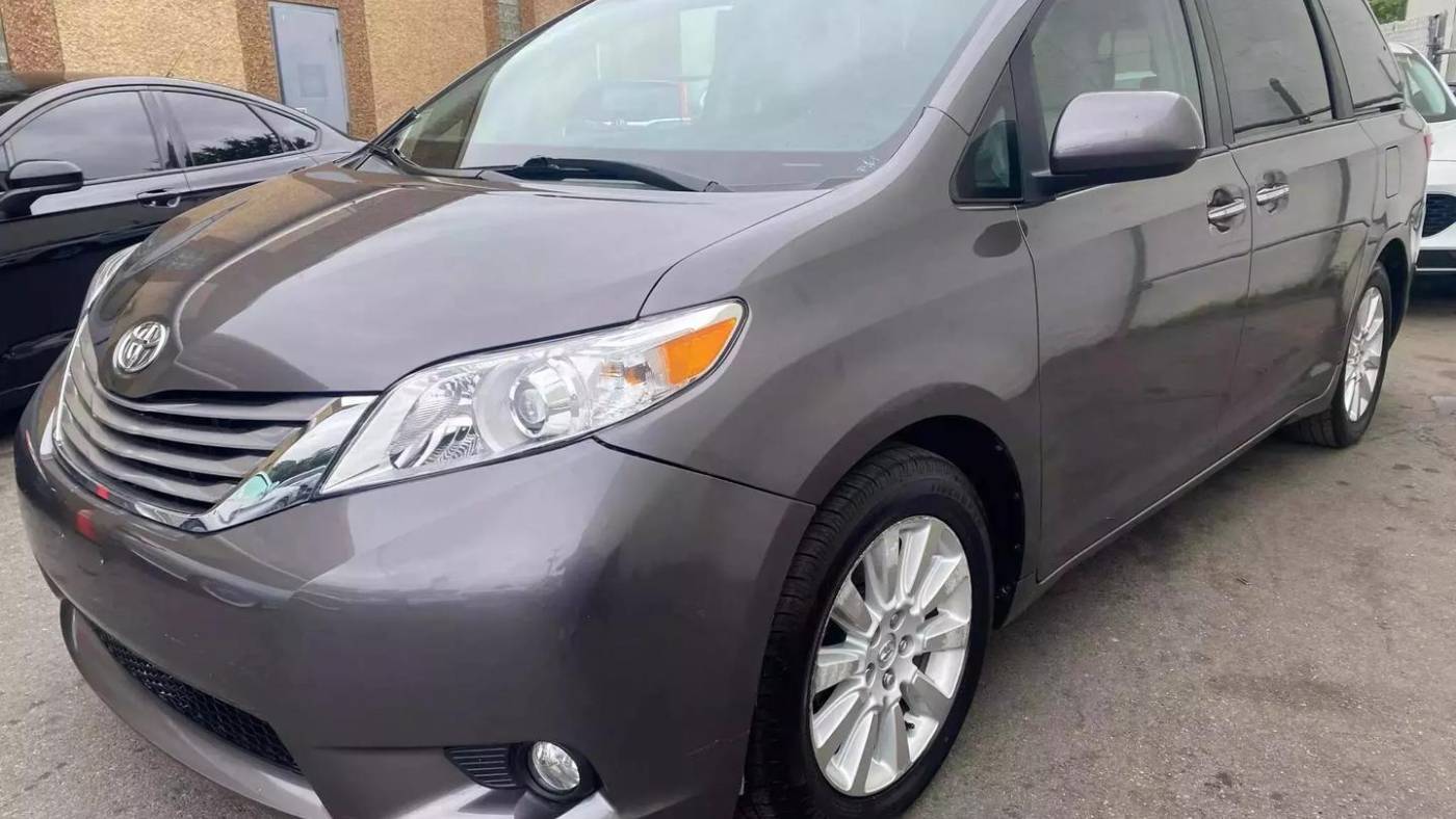 2015 Toyota Sienna XLE Premium — Minivan — 74,589 mi — Garfield, NJ