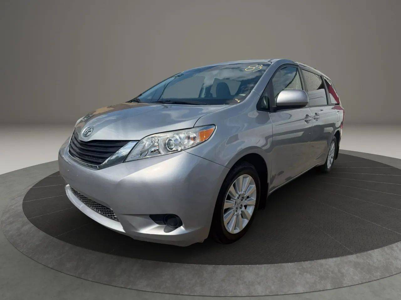 2014 Toyota Sienna LE — Minivan — 124,561 mi — Garfield, NJ