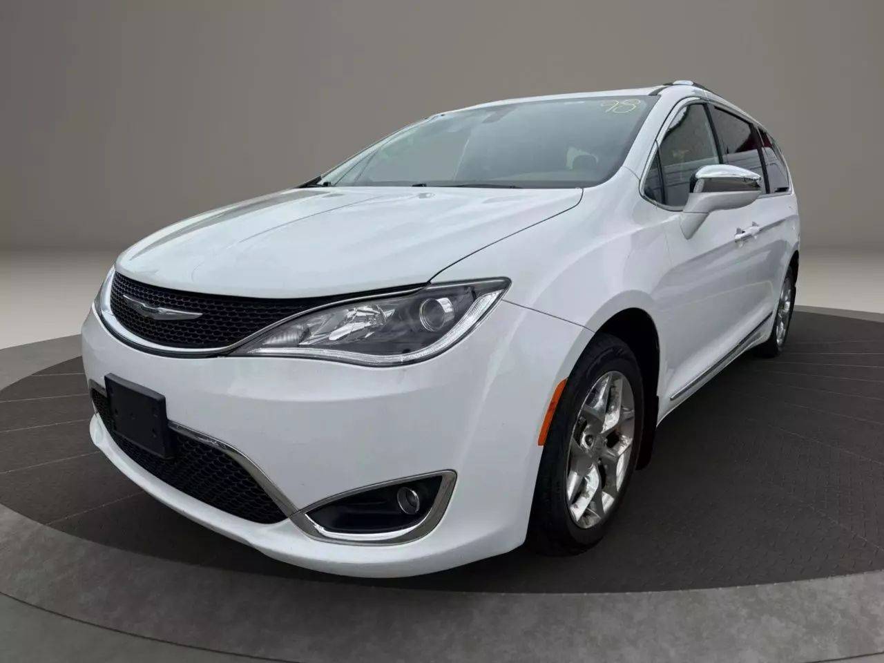 2017 Chrysler Pacifica Limited — Minivan — 118,468 mi — Garfield, NJ
