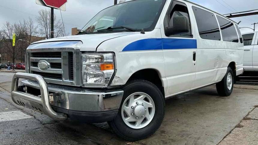 2014 Ford Econoline Wagon E-350 Super Duty XLT — Passenger Van — 134,970 mi — Chicago, IL
