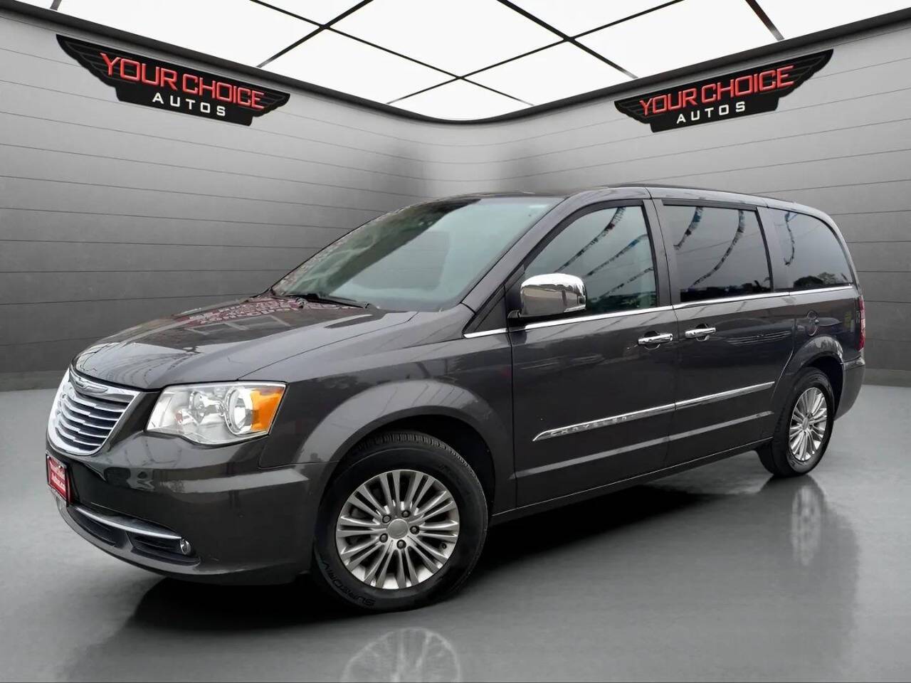 2015 Chrysler Town & Country Touring-L — Minivan — 146,362 mi — Crestwood, IL
