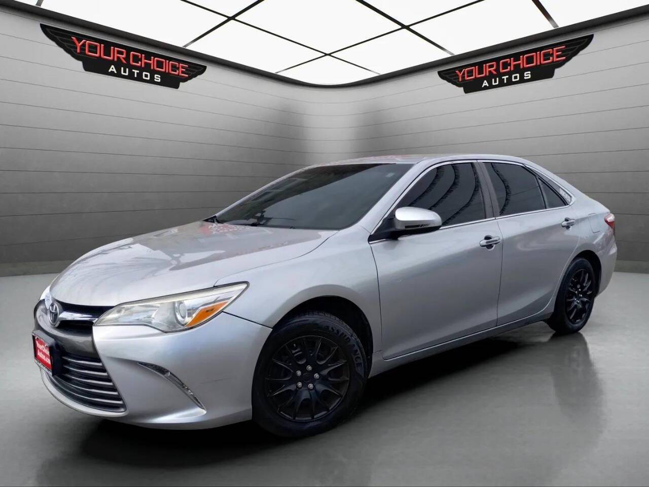 2015 Toyota Camry LE — Sedan — 158,345 mi — Crestwood, IL