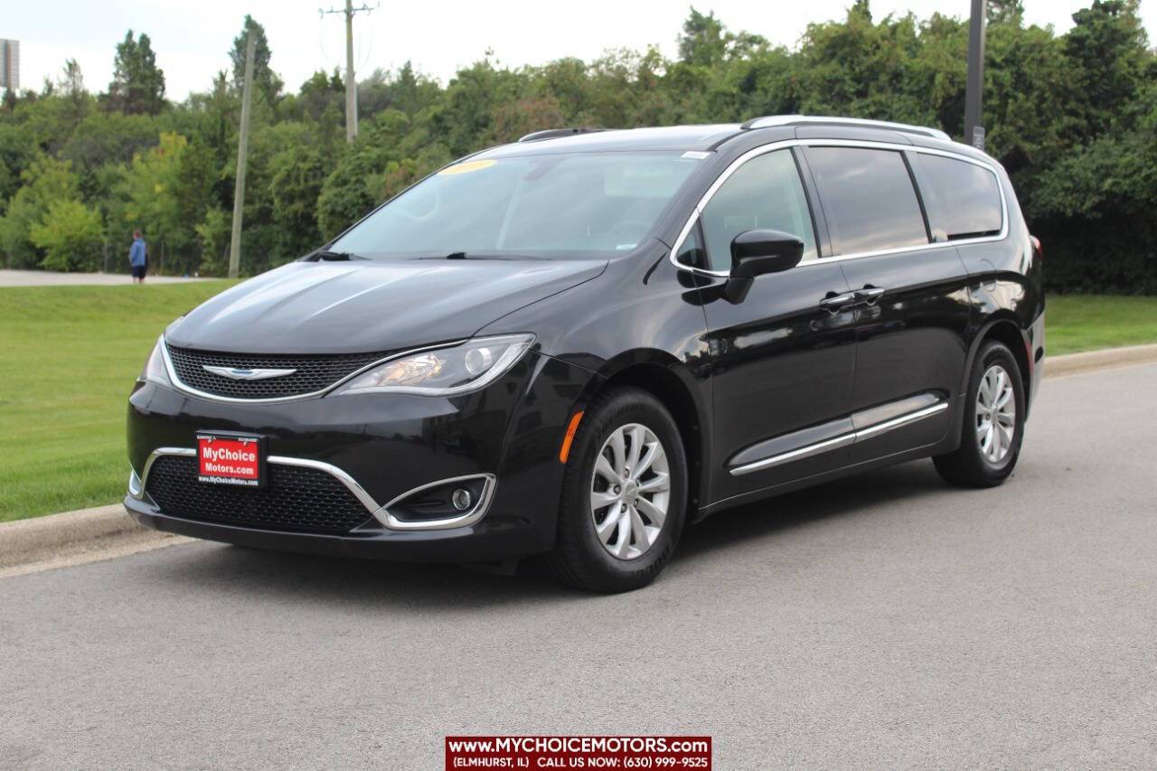 2018 Chrysler Pacifica Touring L — Minivan — 132,626 mi — Elmhurst, IL