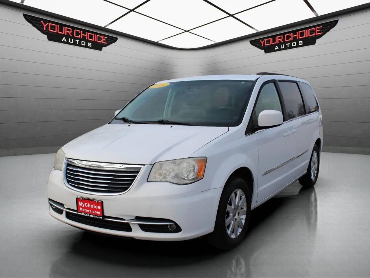 2014 Chrysler Town & Country Touring — Minivan — 148,258 mi — Elmhurst, IL