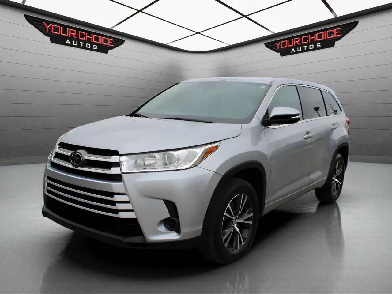 2017 Toyota Highlander LE — SUV — 130,241 mi — Waukegan, IL
