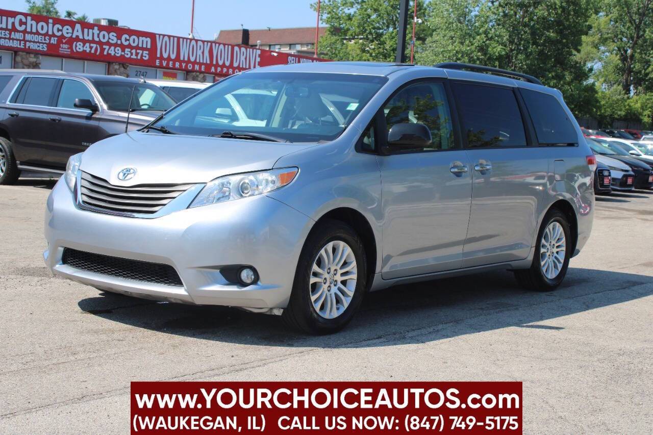 2013 Toyota Sienna XLE — Minivan — 160,389 mi — Waukegan, IL