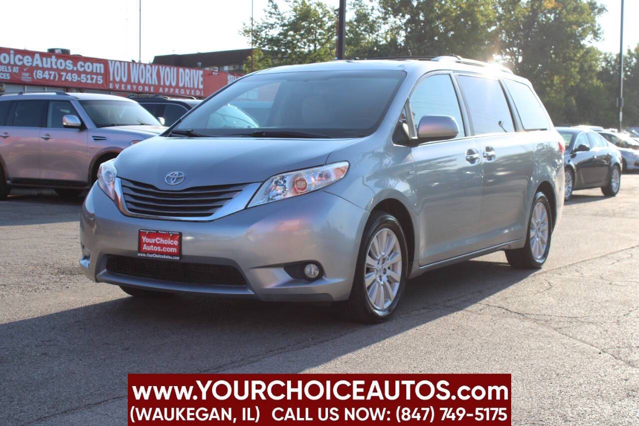 2017 Toyota Sienna XLE — Minivan — 146,082 mi — Waukegan, IL
