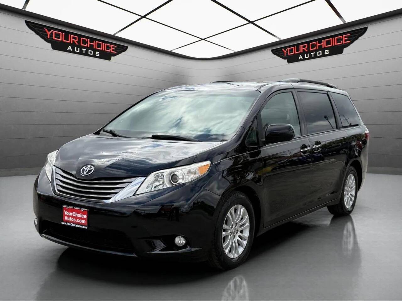 2016 Toyota Sienna XLE — Minivan — 110,094 mi — Waukegan, IL