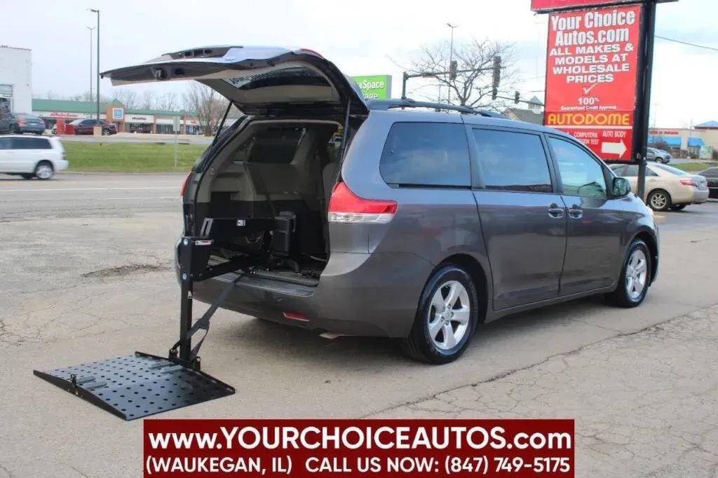 2012 Toyota Sienna LE — Minivan — 149,829 mi — Waukegan, IL