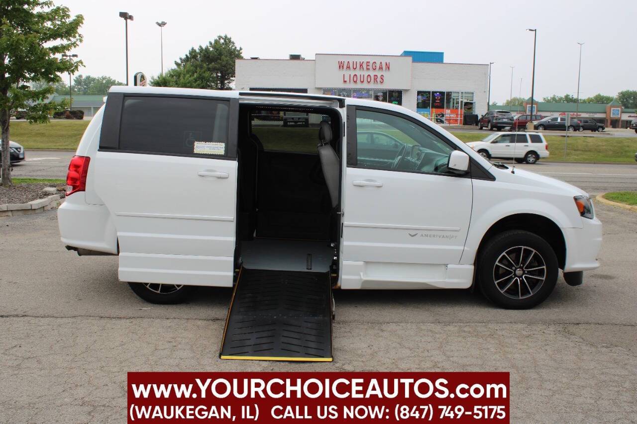 2017 Dodge Grand Caravan SE Plus — Minivan — 20,535 mi — Waukegan, IL