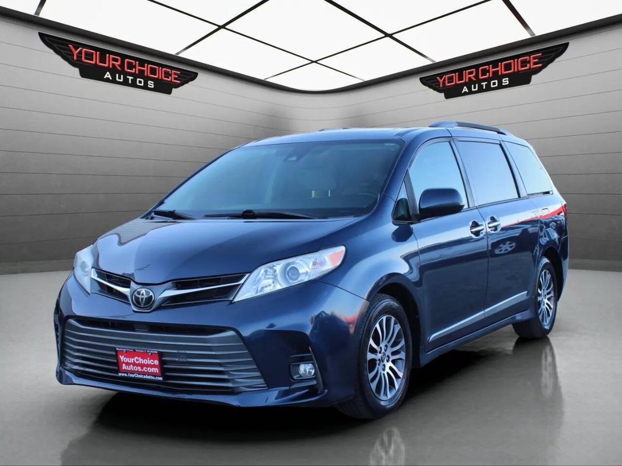 2019 Toyota Sienna XLE — Minivan — 133,097 mi — Waukegan, IL