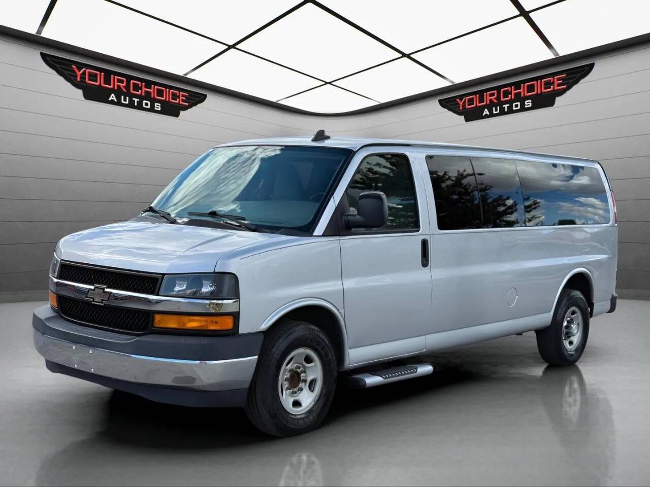 2017 Chevrolet Express Passenger LT — Passenger Van — 102,607 mi — Waukegan, IL