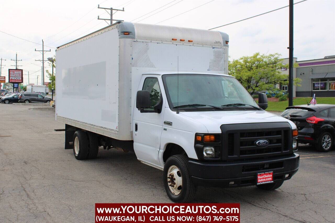 2013 Ford Econoline Commercial Cutaway E-350 — Chassis Cab Truck — 129,966 mi — Waukegan, IL