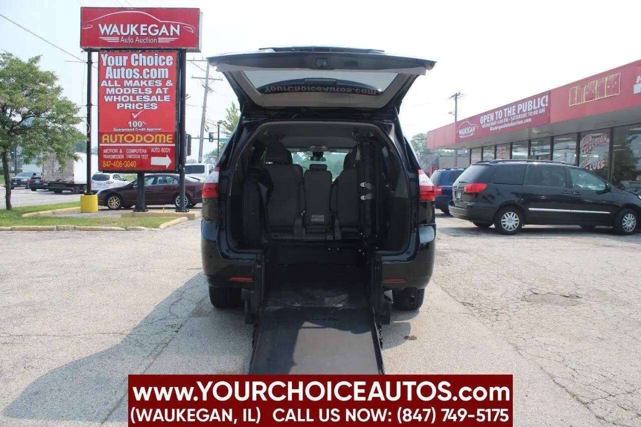 2019 Toyota Sienna L — Minivan — 152,877 mi — Waukegan, IL