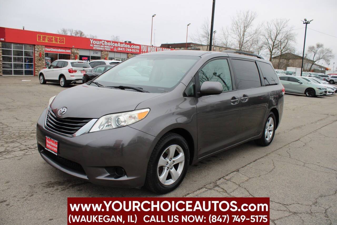 2011 Toyota Sienna LE — Minivan — 181,319 mi — Waukegan, IL