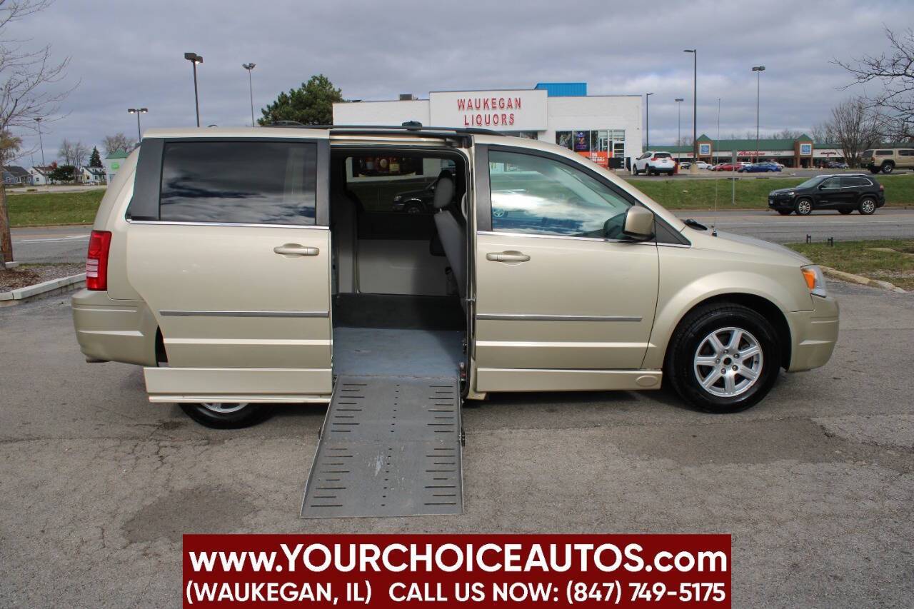 2010 Chrysler Town & Country Touring — Minivan — 98,271 mi — Waukegan, IL