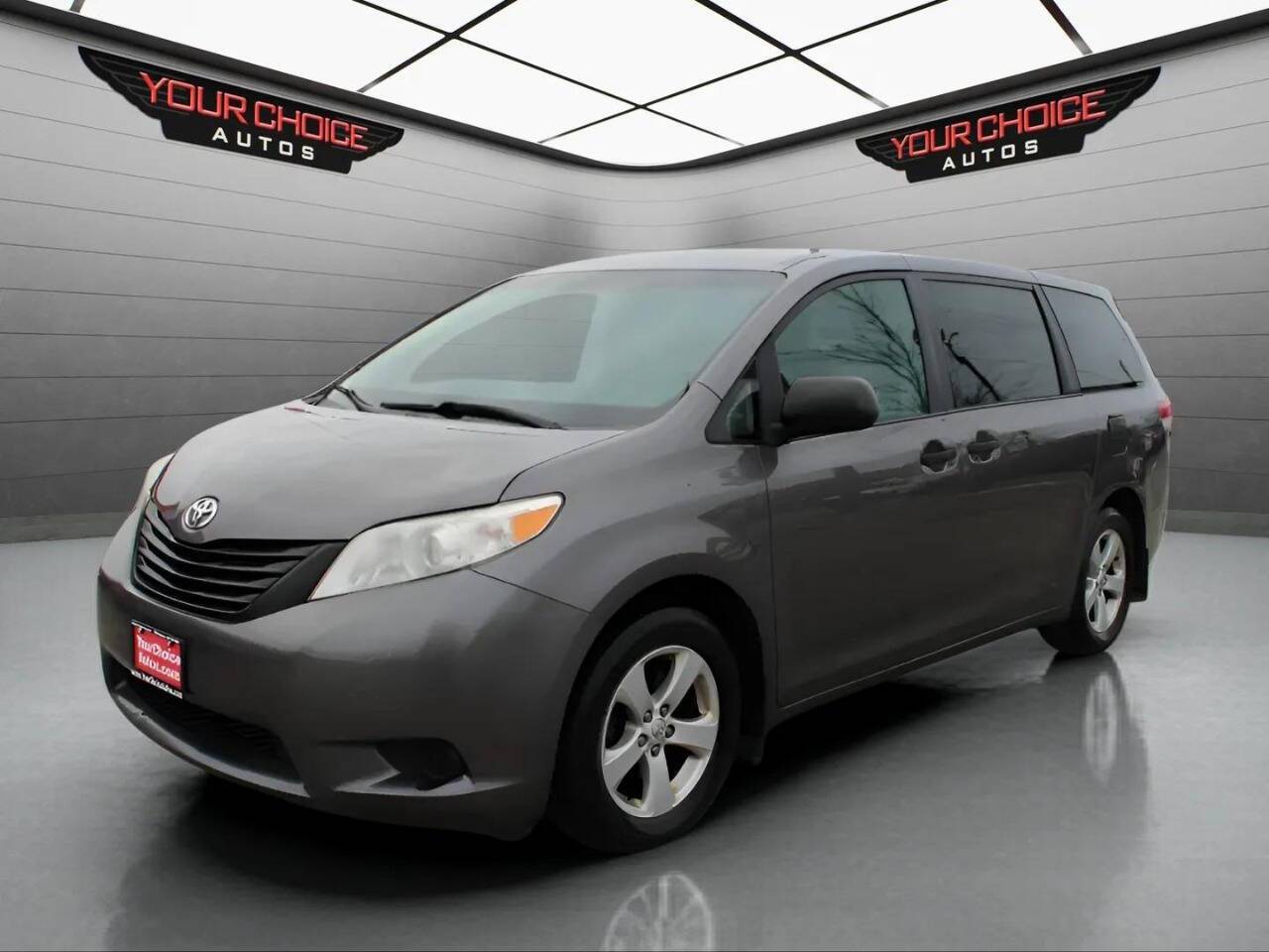 2012 Toyota Sienna Base — Minivan — 192,388 mi — Waukegan, IL