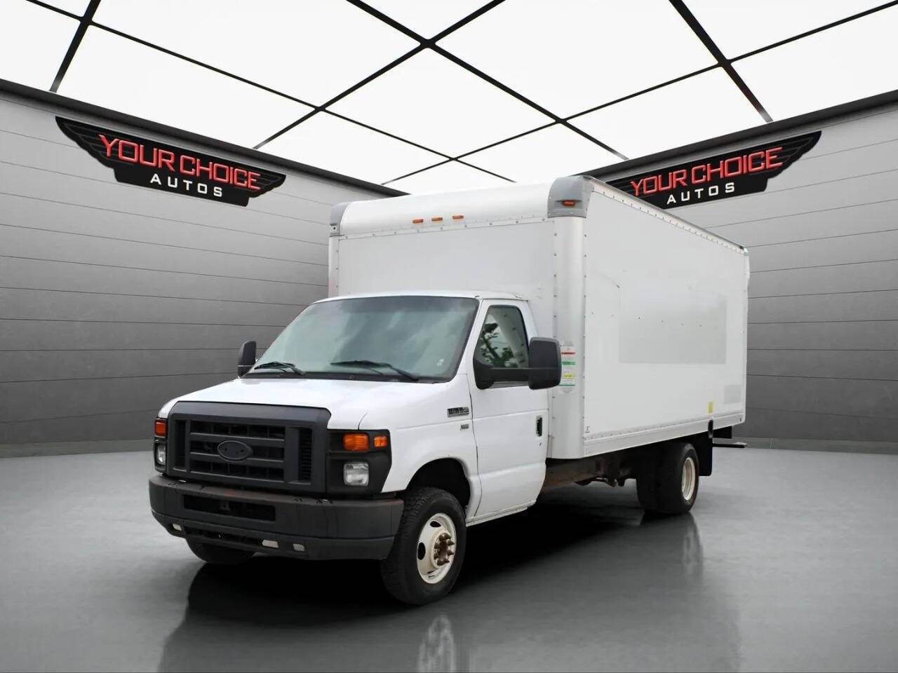 2014 Ford Econoline Commercial Cutaway E-350 — Chassis Cab Truck — 163,431 mi — Waukegan, IL