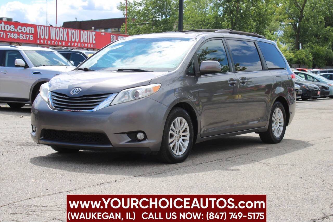 2011 Toyota Sienna XLE — Minivan — 155,676 mi — Waukegan, IL