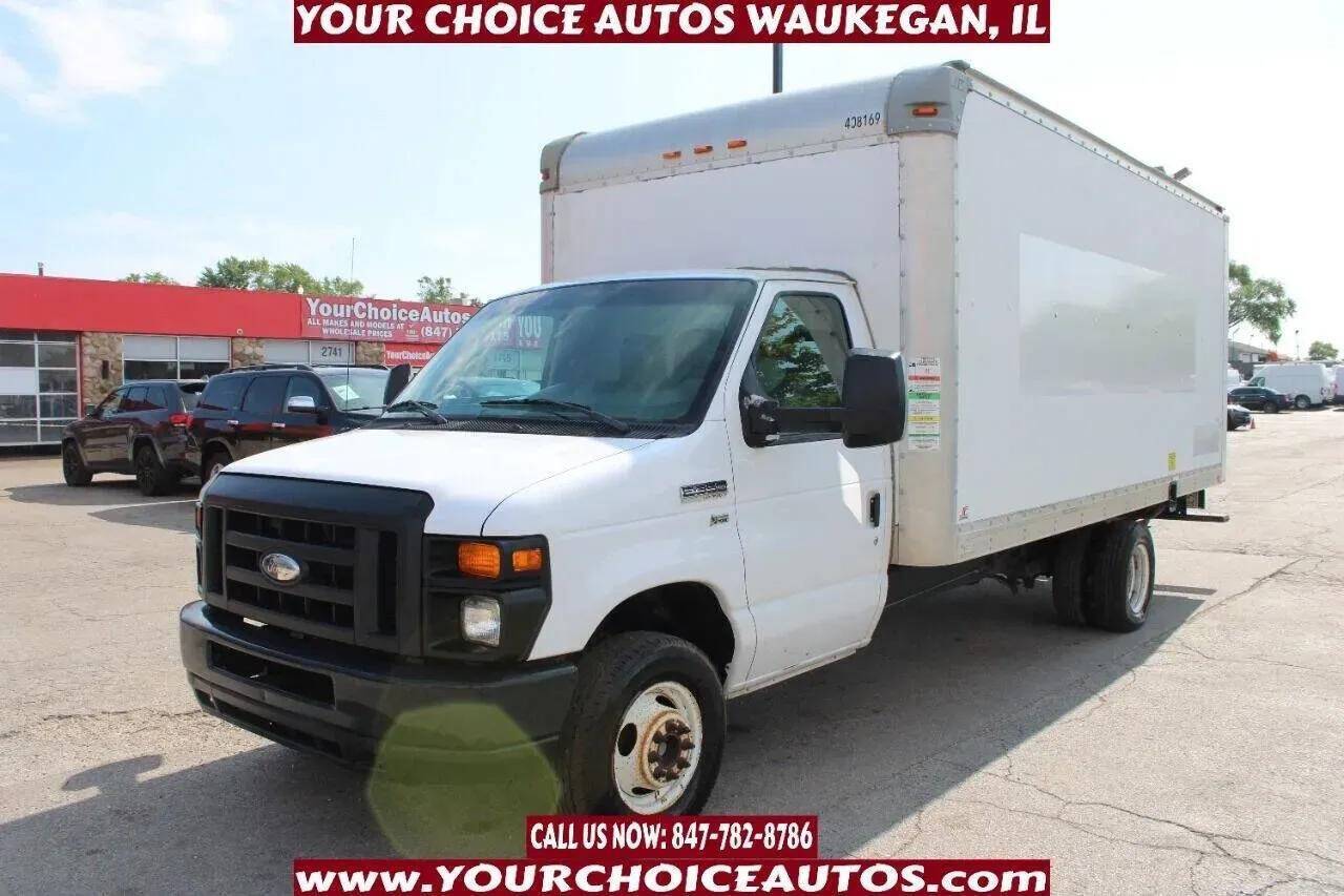 2014 Ford Econoline Commercial Cutaway E-350 — Chassis Cab Truck — 186,457 mi — Waukegan, IL