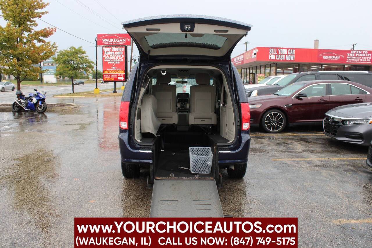 2012 Dodge Grand Caravan SXT — Minivan — 105,138 mi — Waukegan, IL