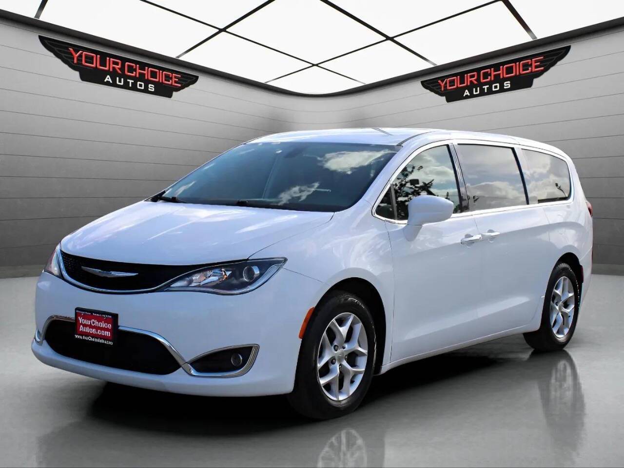 2018 Chrysler Pacifica Touring Plus — Minivan — 91,867 mi — Waukegan, IL