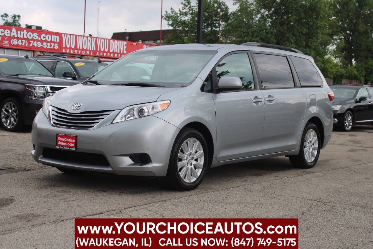2015 Toyota Sienna LE — Minivan — 132,655 mi — Waukegan, IL