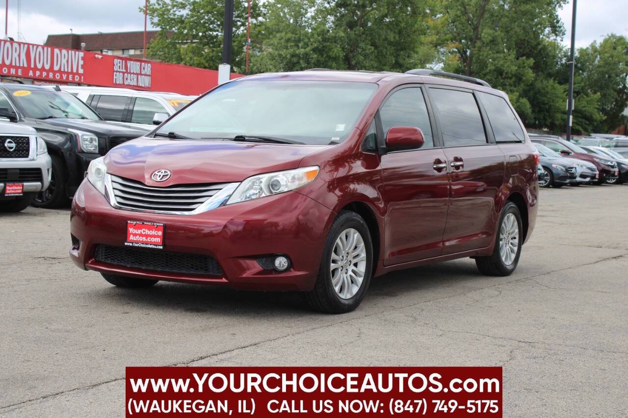 2017 Toyota Sienna XLE Premium — Minivan — 155,332 mi — Waukegan, IL