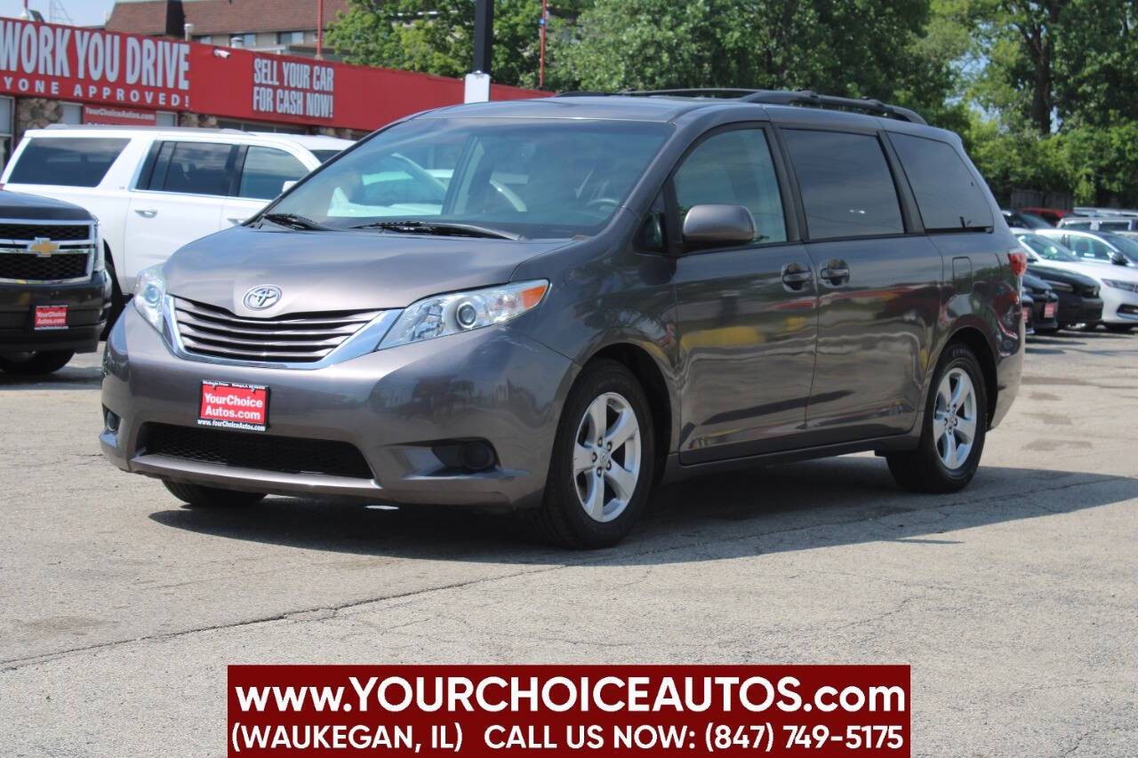 2016 Toyota Sienna LE — Minivan — 135,678 mi — Waukegan, IL