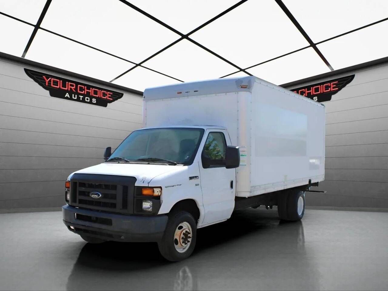 2013 Ford Econoline Commercial Cutaway E-350 — Chassis Cab Truck — 113,873 mi — Waukegan, IL