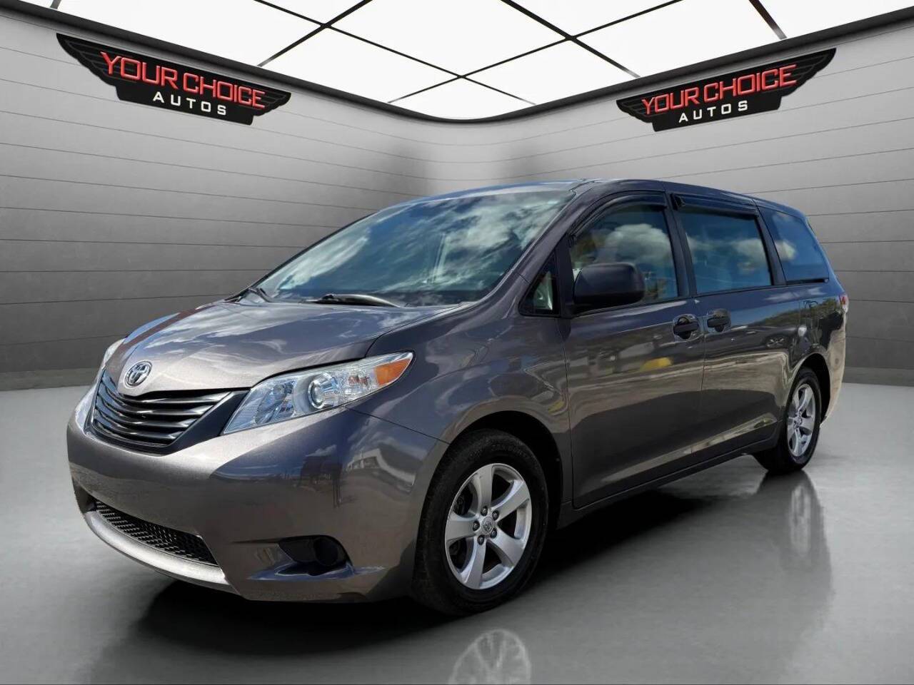 2013 Toyota Sienna L — Minivan — 139,404 mi — Waukegan, IL