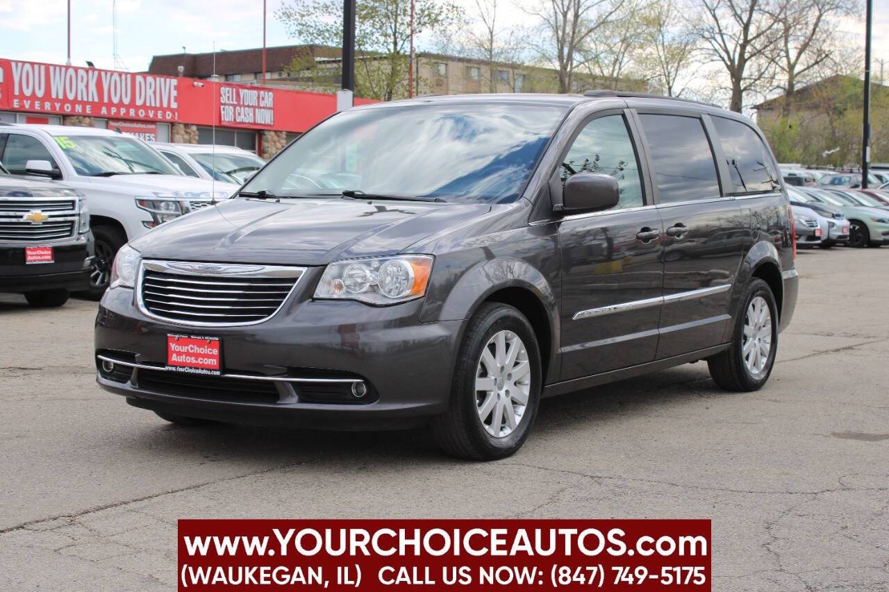 2016 Chrysler Town & Country Touring — Minivan — 93,502 mi — Waukegan, IL