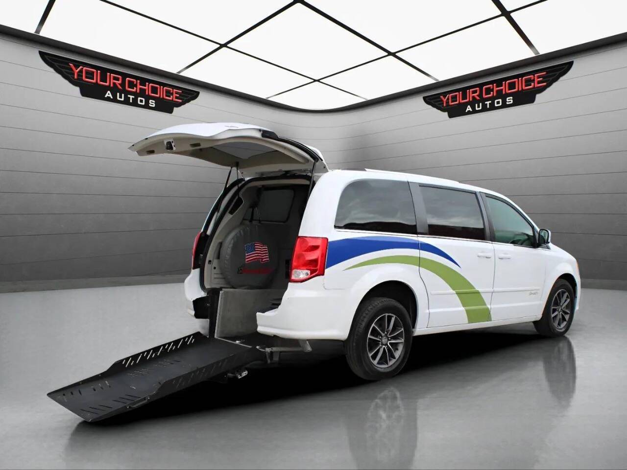 2017 Dodge Grand Caravan SXT — Minivan — 84,595 mi — Waukegan, IL