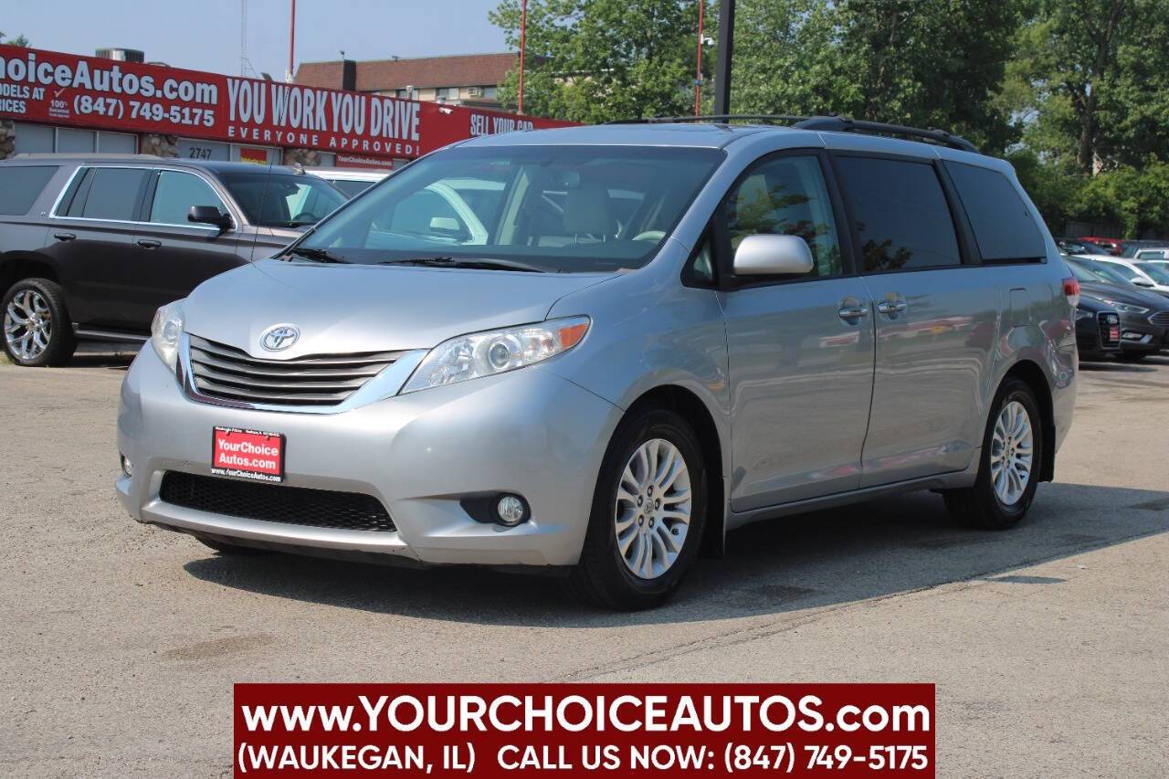 2014 Toyota Sienna XLE — Minivan — 130,716 mi — Waukegan, IL