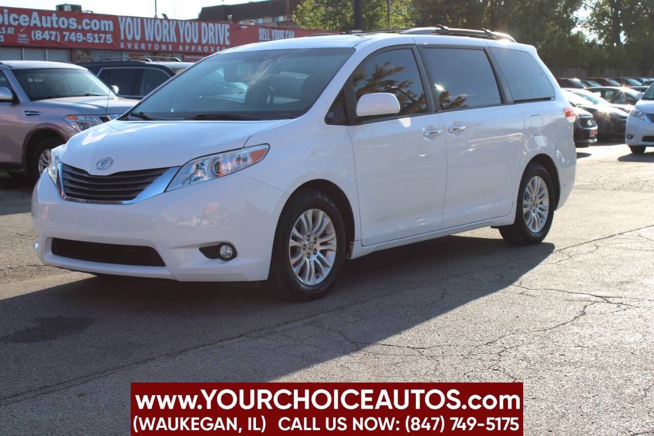 2014 Toyota Sienna XLE — Minivan — 135,900 mi — Waukegan, IL