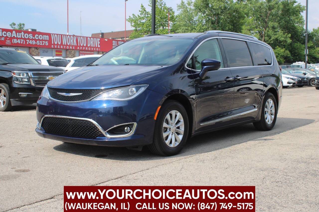 2018 Chrysler Pacifica Touring L — Minivan — 77,323 mi — Waukegan, IL