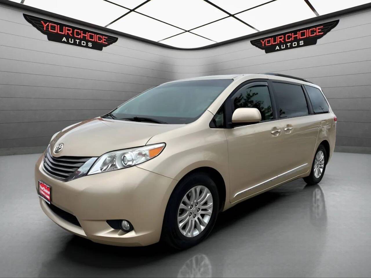2012 Toyota Sienna XLE — Minivan — 179,189 mi — Waukegan, IL