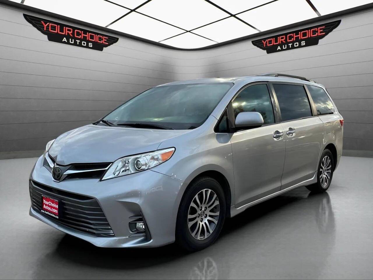 2018 Toyota Sienna XLE — Minivan — 95,861 mi — Waukegan, IL