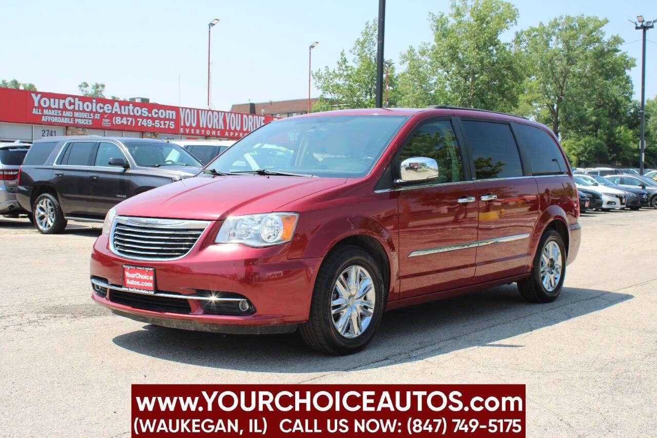 2011 Chrysler Town & Country Touring-L — Minivan — 102,109 mi — Waukegan, IL
