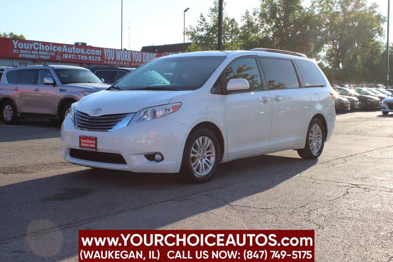 2015 Toyota Sienna XLE — Minivan — 136,353 mi — Waukegan, IL