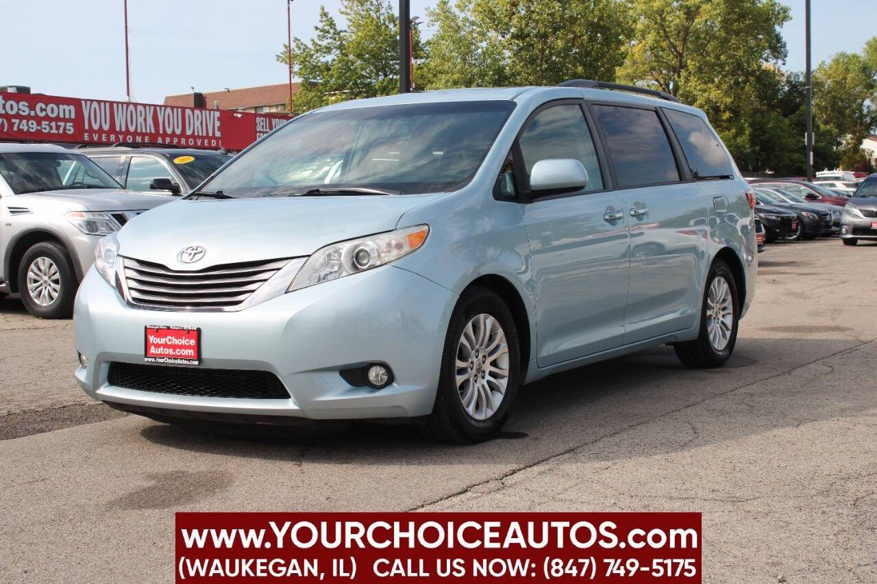 2015 Toyota Sienna XLE — Minivan — 128,499 mi — Waukegan, IL