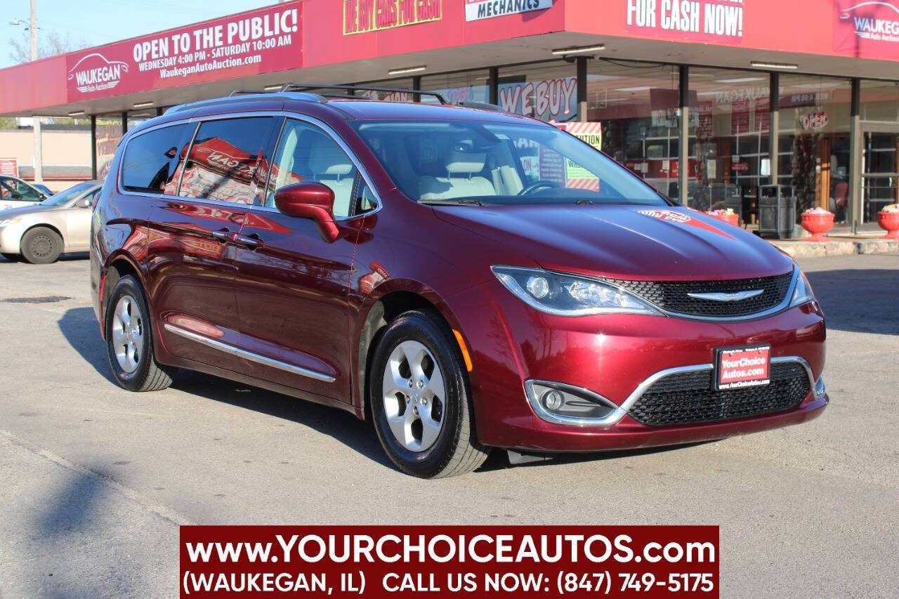2017 Chrysler Pacifica Touring L Plus — Minivan — 131,888 mi — Waukegan, IL