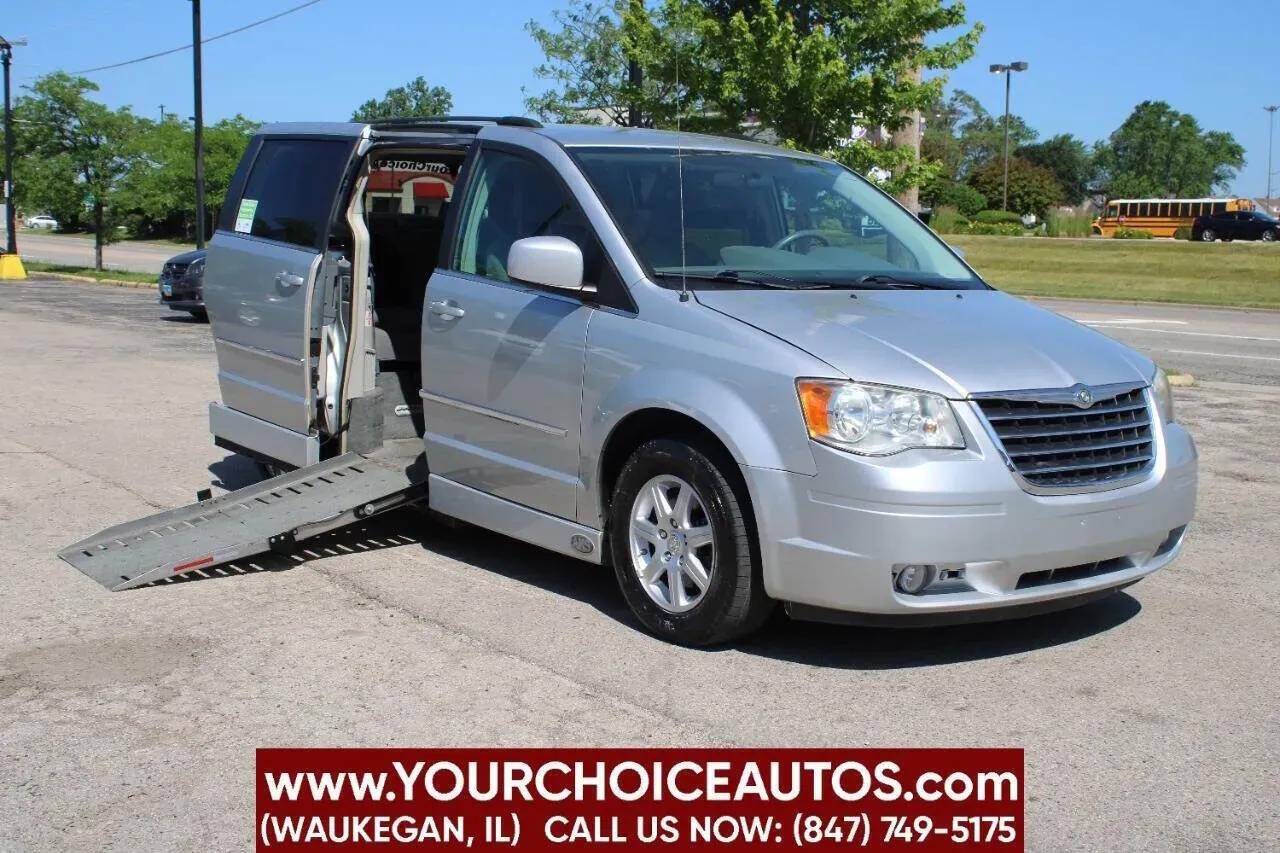 2010 Chrysler Town & Country Touring — Minivan — 69,217 mi — Waukegan, IL