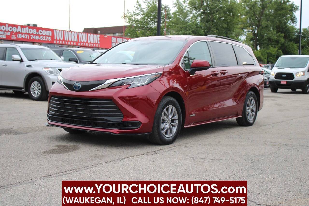 2021 Toyota Sienna LE — Minivan — 116,785 mi — Waukegan, IL