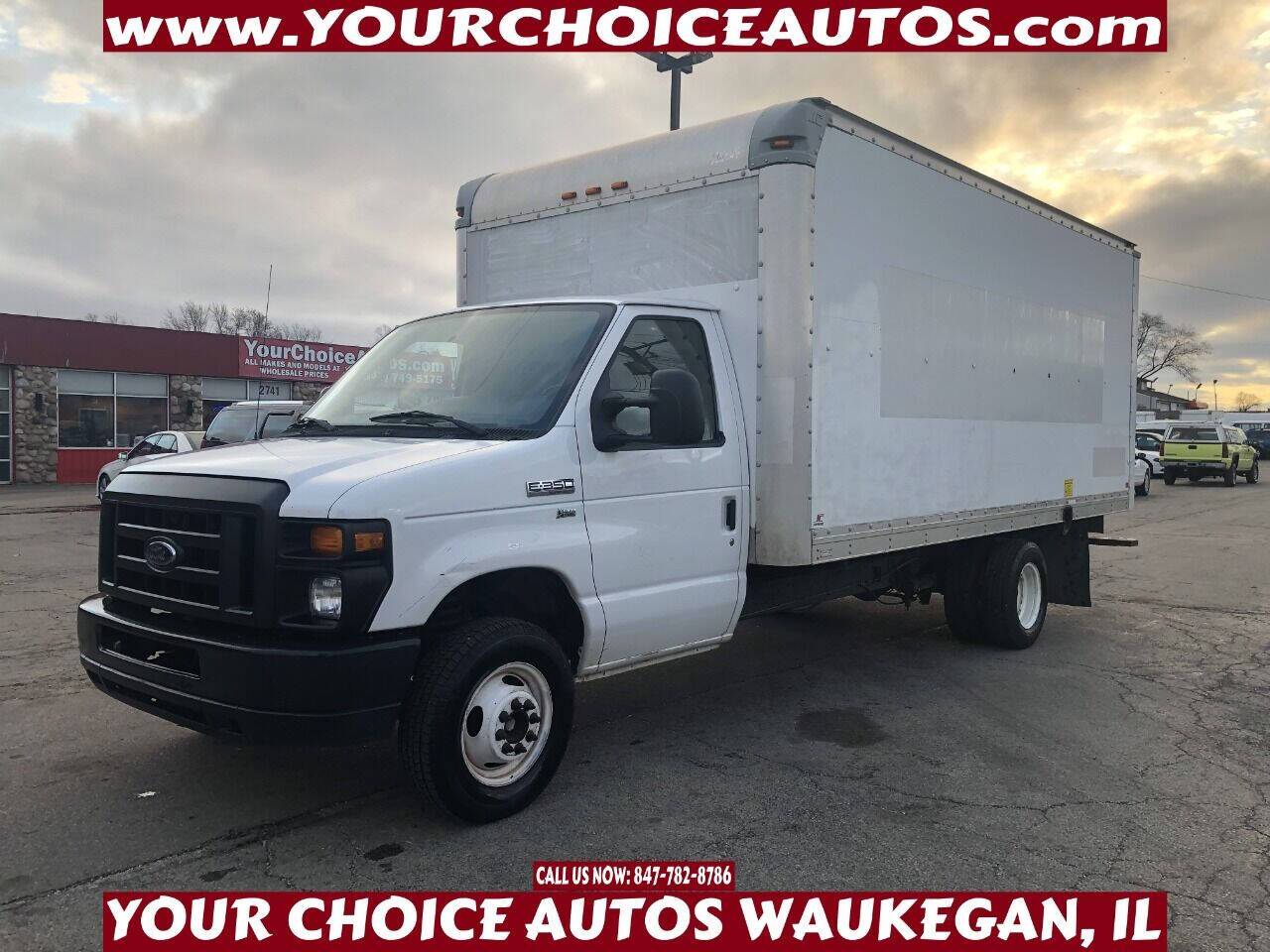 2013 Ford Econoline Commercial Cutaway E-350 — Chassis Cab Truck — 181,736 mi — Waukegan, IL