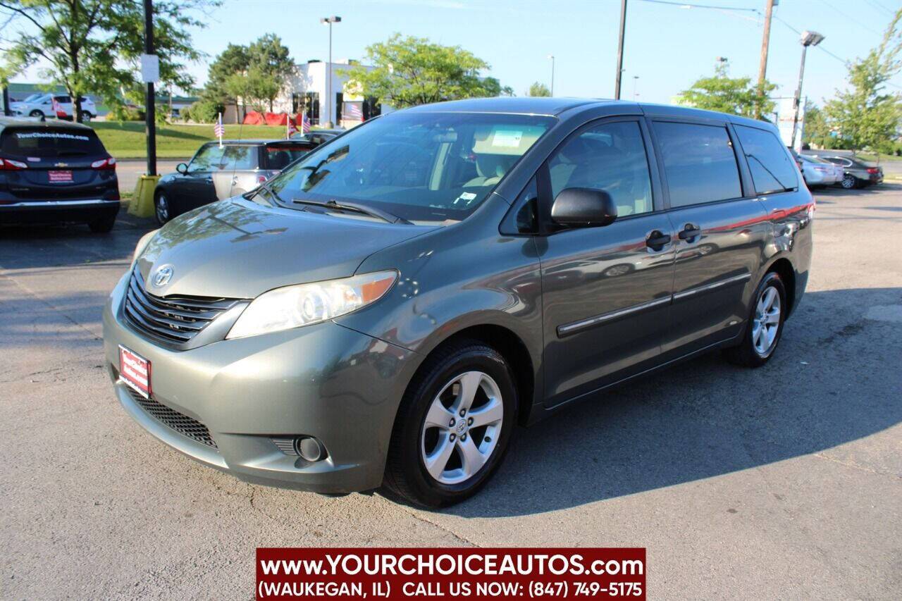 2011 Toyota Sienna Base — Minivan — 153,182 mi — Waukegan, IL