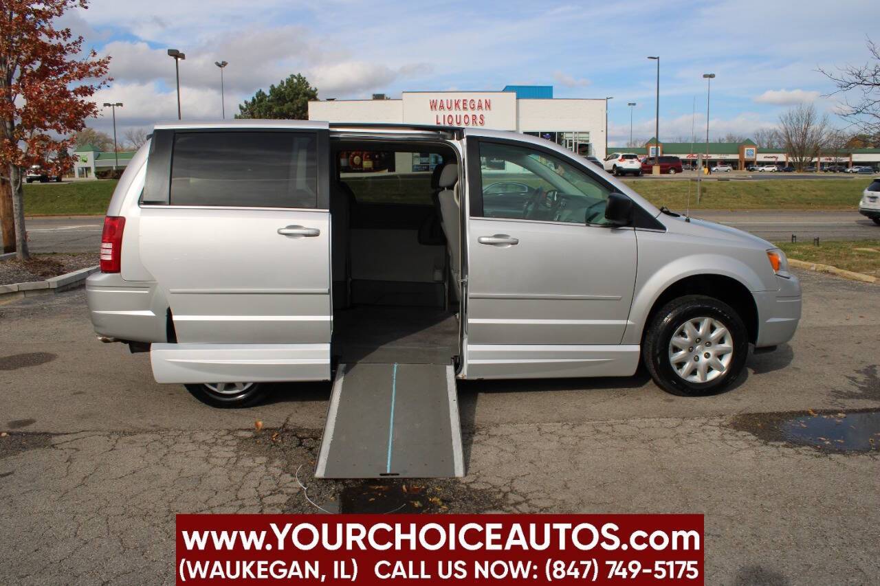2010 Chrysler Town & Country LX — Minivan — 70,204 mi — Waukegan, IL