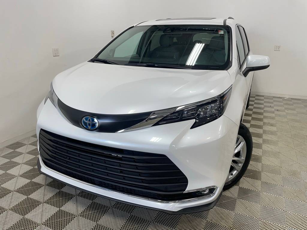 2024 Toyota Sienna XLE — Minivan — 14,098 mi — Brook Park, OH