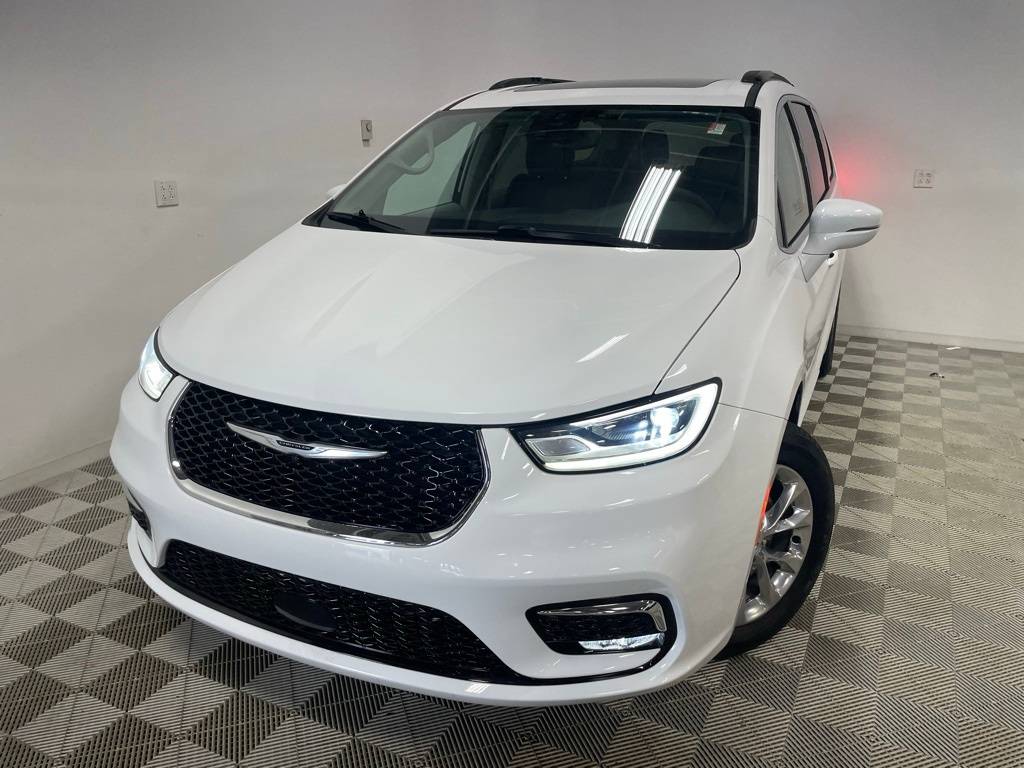 2022 Chrysler Pacifica Touring L — Minivan — 47,679 mi — Brook Park, OH