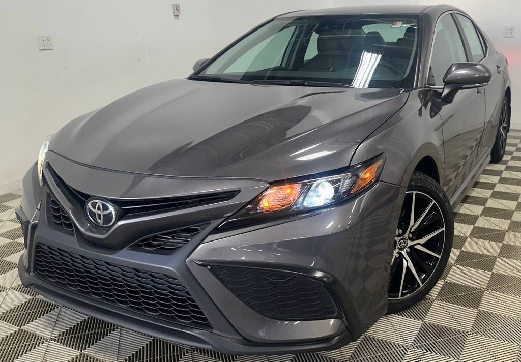 2022 Toyota Camry SE — Sedan — 64,450 mi — Brook Park, OH